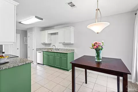 Kitchen - 5475 Chantilly Cir, Milton, FL 32583 photo 2 of 6