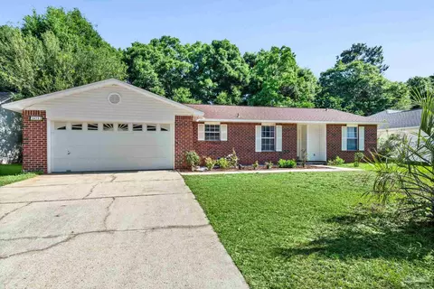 Exterior - 5475 Chantilly Cir, Milton, FL 32583 photo 4 of 16