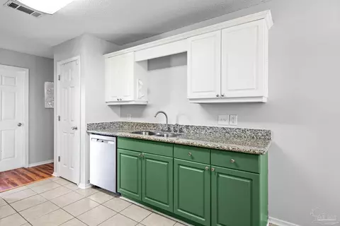 Kitchen - 5475 Chantilly Cir, Milton, FL 32583 photo 3 of 6