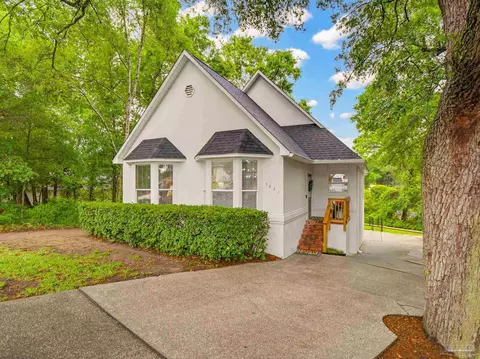 5821 Creek Station Dr, Pensacola, FL 32504