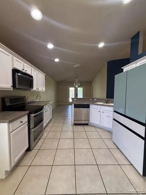 Kitchen - 4907 Makenna Cir, Pace, FL 32571 photo 6 of 7