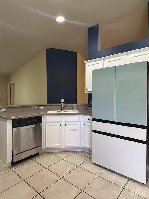 Kitchen - 4907 Makenna Cir, Pace, FL 32571 photo 4 of 7