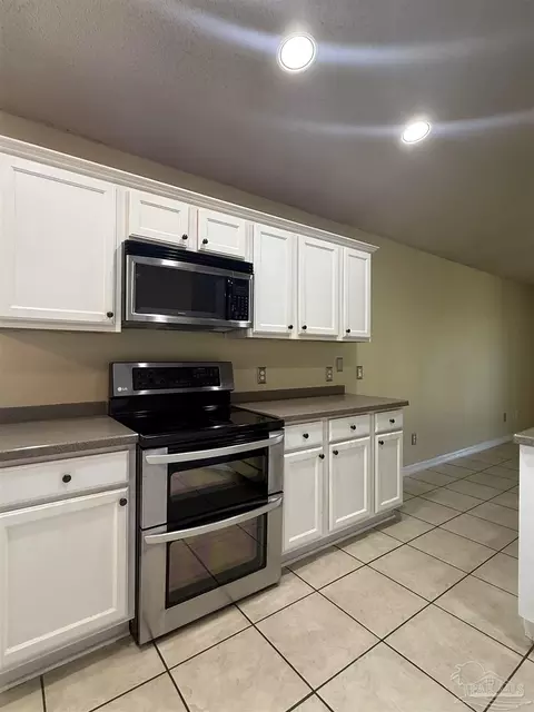 Kitchen - 4907 Makenna Cir, Pace, FL 32571 photo 3 of 7