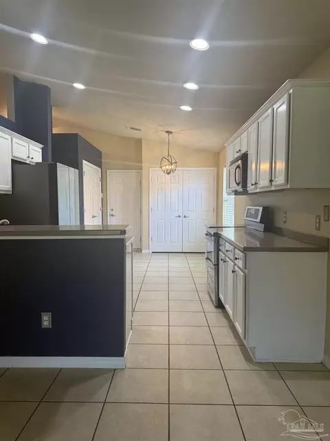 Kitchen - 4907 Makenna Cir, Pace, FL 32571 photo 2 of 7