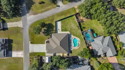 2365 Crescent Rd, Navarre, FL 32566