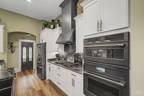 Kitchen - 2867 Longleaf Mill St, Cantonment, FL 32533 photo 2 of 6