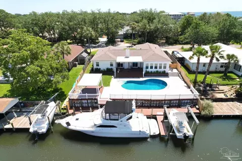 1125 Harbor Ln, Gulf Breeze, FL 32563