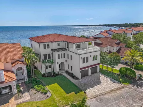 28 Baybridge Dr, Gulf Breeze, FL 32561