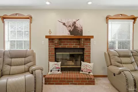 Living - 6870 Martin Rd, Milton, FL 32570 photo 2 of 2