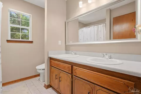Bath - 6870 Martin Rd, Milton, FL 32570 photo 1 of 5