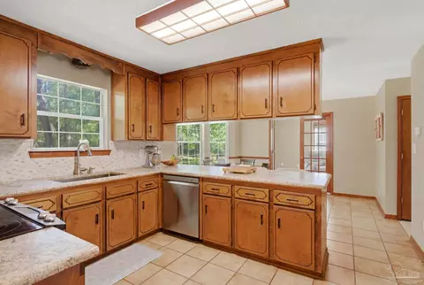 Kitchen - 6870 Martin Rd, Milton, FL 32570 photo 4 of 4