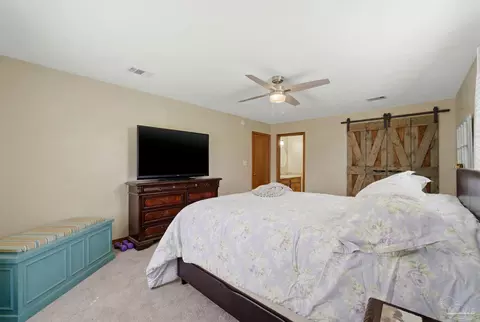 Bedroom - 6870 Martin Rd, Milton, FL 32570 photo 6 of 6