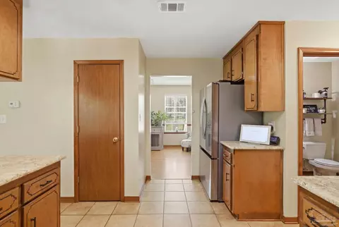 Entry Way - 6870 Martin Rd, Milton, FL 32570 photo 2 of 5