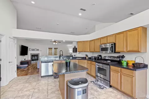 Kitchen - 2165 Liberty Loop Rd, Cantonment, FL 32533 photo 6 of 8