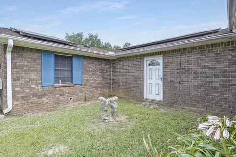 Exterior - 4411 Pace Ln, Pace, FL 32571 photo 4 of 7