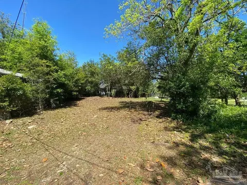 1212 W Hatton St, Pensacola, FL 32501