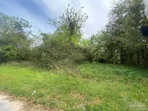 211 Crescent Dr, Pensacola, FL 32503