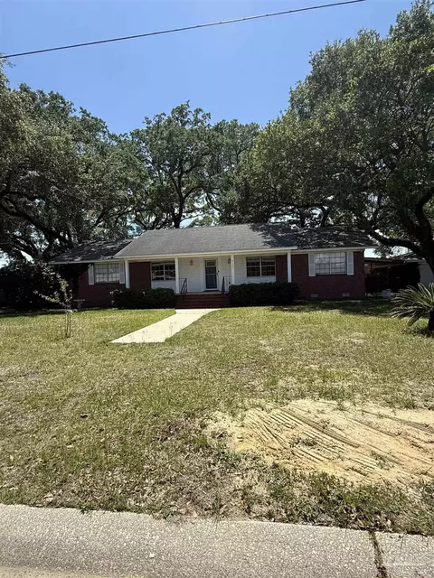 6107 Confederate Dr, Pensacola, FL 32503