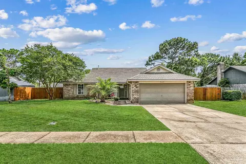 9409 Victoria Ln, Navarre, FL 32566
