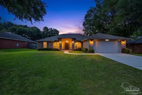 5836 Chi Chi Cir, Milton, FL 32570