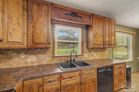 Kitchen - 10219 Edendale Ln, Cantonment, FL 32533 photo 7 of 7