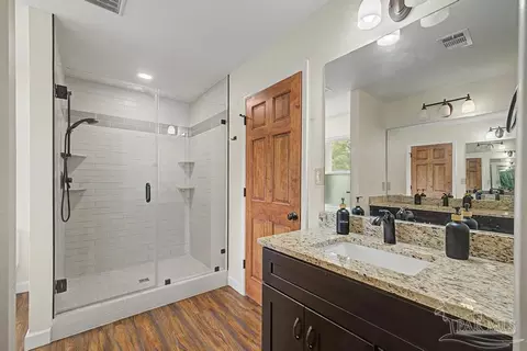 Bath - 10219 Edendale Ln, Cantonment, FL 32533 photo 2 of 5