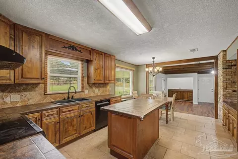 Kitchen - 10219 Edendale Ln, Cantonment, FL 32533 photo 6 of 7
