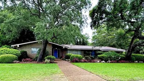 15 Rue De Le Roi St, Fort Walton Beach, FL 32547