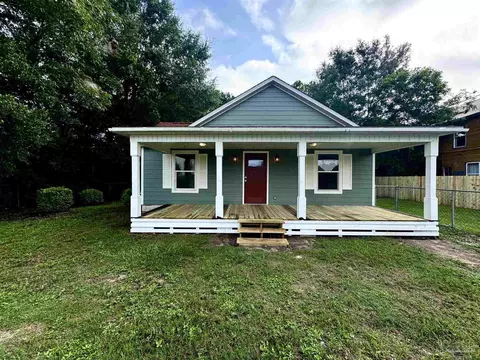 Exterior - 424 Front St, Century, FL 32535 photo 3 of 9