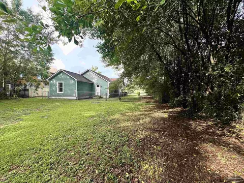 Exterior - 424 Front St, Century, FL 32535 photo 6 of 9