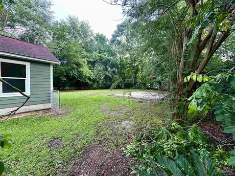 Exterior - 424 Front St, Century, FL 32535 photo 5 of 9