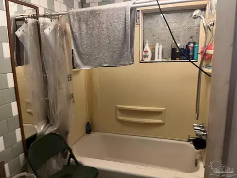 Bath - 4222 5th Ave, Pace, FL 32571 photo 2 of 2