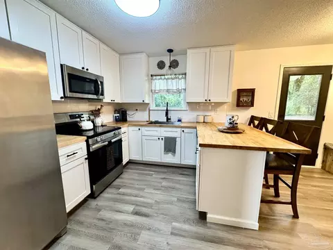 Kitchen - 4700 Dean Dr, Pace, FL 32571 photo 8 of 9
