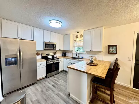 Kitchen - 4700 Dean Dr, Pace, FL 32571 photo 6 of 9