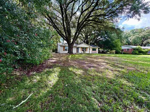 Exterior - 4700 Dean Dr, Pace, FL 32571 photo 8 of 11