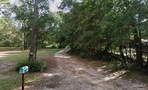 8647 Fortune Rd, Milton, FL 32583