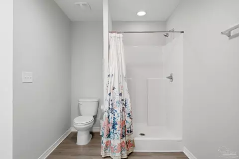 Bath - 5284 Godfrey St, Crestview, FL 32539 photo 3 of 4