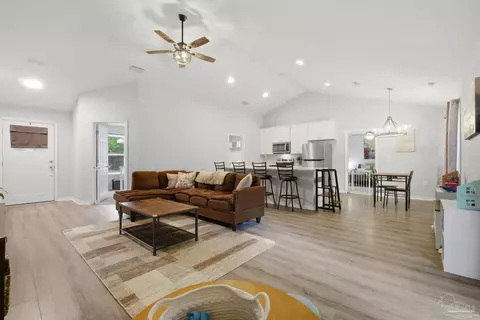 Entry Way - 5284 Godfrey St, Crestview, FL 32539 photo 3 of 4