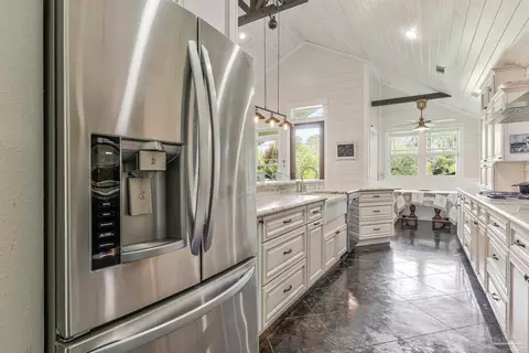 Kitchen - 6749 Oser Rd, Milton, FL 32570 photo 4 of 5