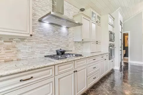 Kitchen - 6749 Oser Rd, Milton, FL 32570 photo 3 of 5