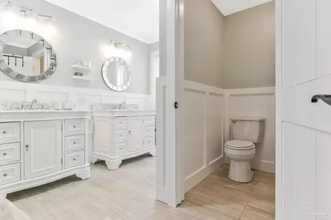 Bath - 6749 Oser Rd, Milton, FL 32570 photo 4 of 7