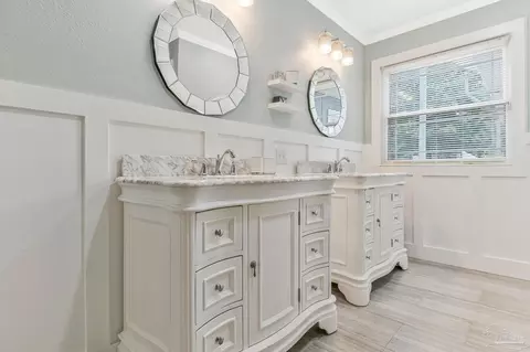 Bath - 6749 Oser Rd, Milton, FL 32570 photo 1 of 7