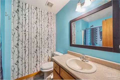 Bath - 6280 Mohawk Trl, Milton, FL 32583 photo 1 of 2
