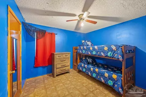 Bedroom - 6280 Mohawk Trl, Milton, FL 32583 photo 2 of 2