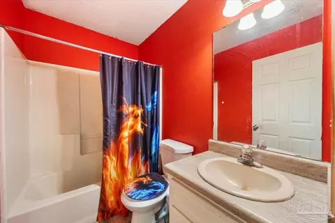 Bath - 6280 Mohawk Trl, Milton, FL 32583 photo 2 of 2