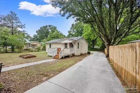 Exterior - 671 Georgia St, Crestview, FL 32536 photo 2 of 8
