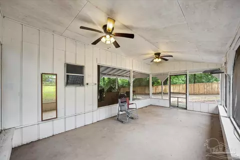 Exterior - 671 Georgia St, Crestview, FL 32536 photo 4 of 8
