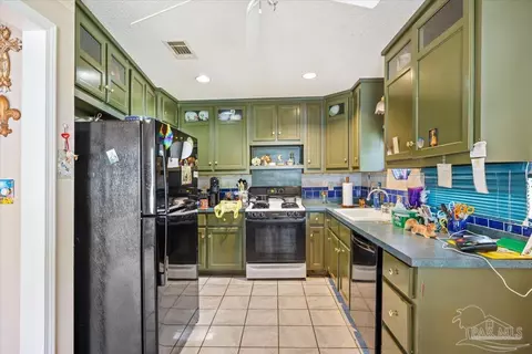 Kitchen - 5411 Pond View Dr, Milton, FL 32570 photo 1 of 1