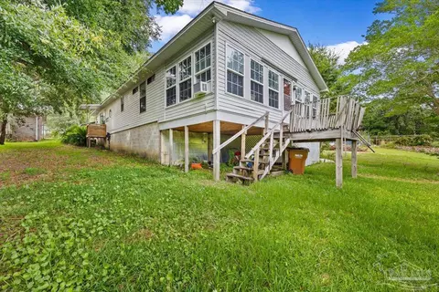 Exterior - 5411 Pond View Dr, Milton, FL 32570 photo 3 of 5