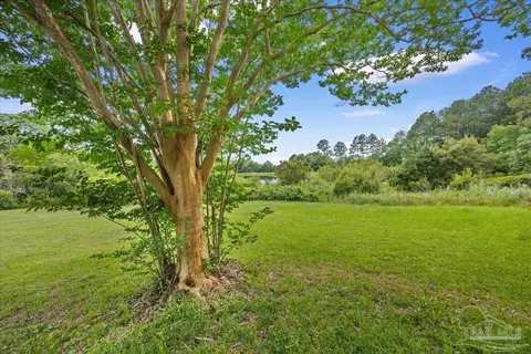 Exterior - 5411 Pond View Dr, Milton, FL 32570 photo 4 of 5
